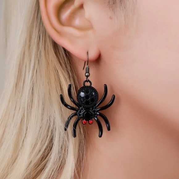 Large black spider red eyes Halloween earrings women girls new! - Picture 1 of 5